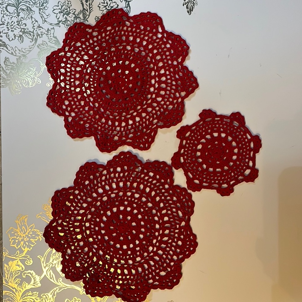 3 Vintage crochet doilies